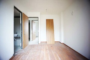 Room in 3 BHK Apartment at Narol – for Sale
