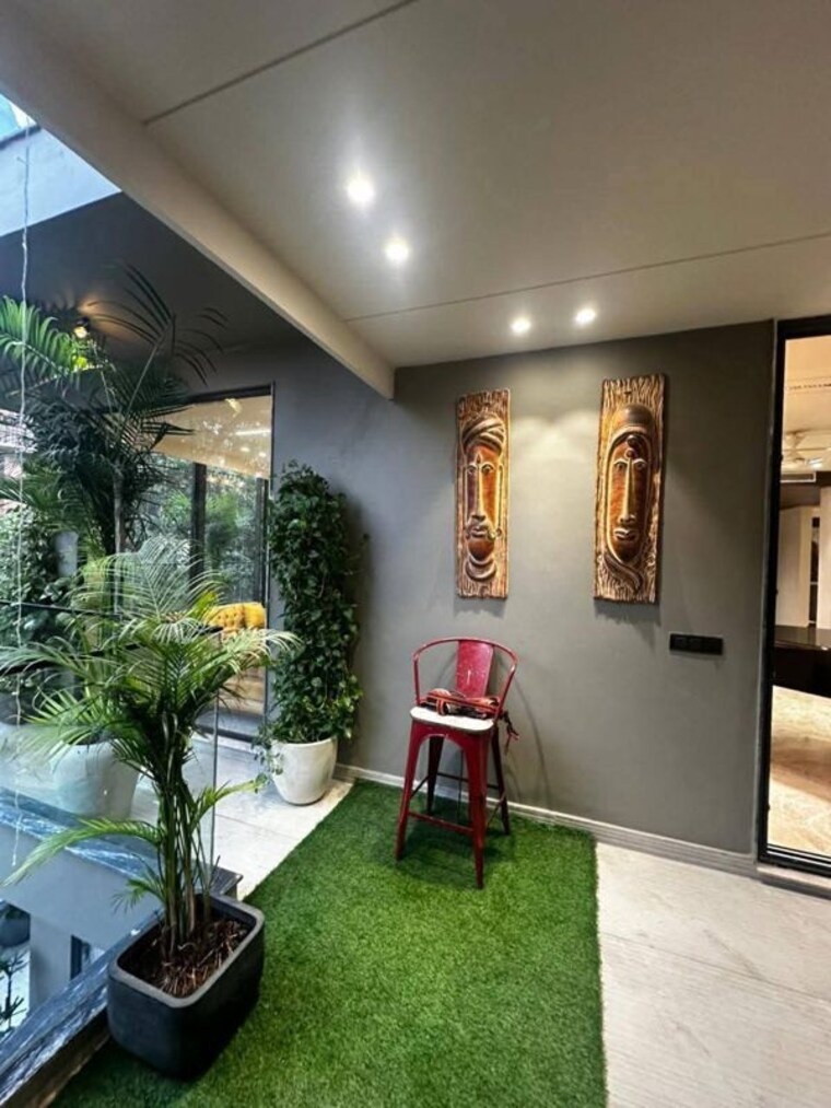 Living Room, dlf-city-phase-v 4 Bedroom 303 Sq.Yd. Apartment In Dlf Phase V Gurgaon 10552642