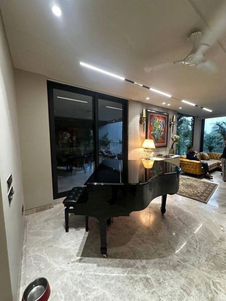 Living Room, dlf-city-phase-v 4 Bedroom 303 Sq.Yd. Apartment In Dlf Phase V Gurgaon 10552642