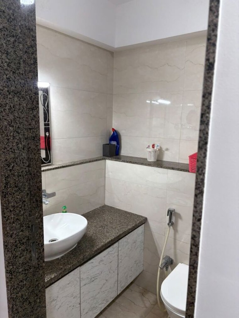 Bathroom, heritage-solitaire 3 Bedroom 1500 Sq.Ft. Apartment In Chembur Mumbai 10552689
