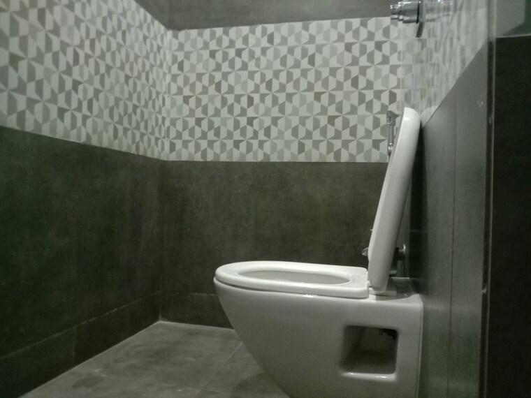 Bathroom, super corridor Commercial Office Space 1600 Sq.Ft. In Super Corridor Indore 10552704