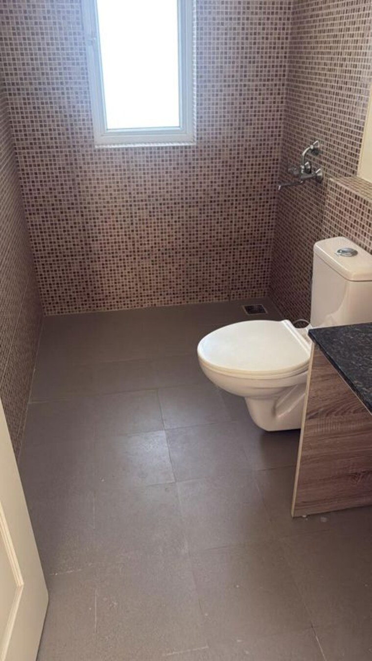 Bathroom, silverglades-the-melia 3 Bedroom 1845 Sq.Ft. Apartment In Sohna Sector 35 Gurgaon 10552681