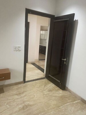 Building Lobby in 3 BHK Builder Floor at Sector 38 – for Rent