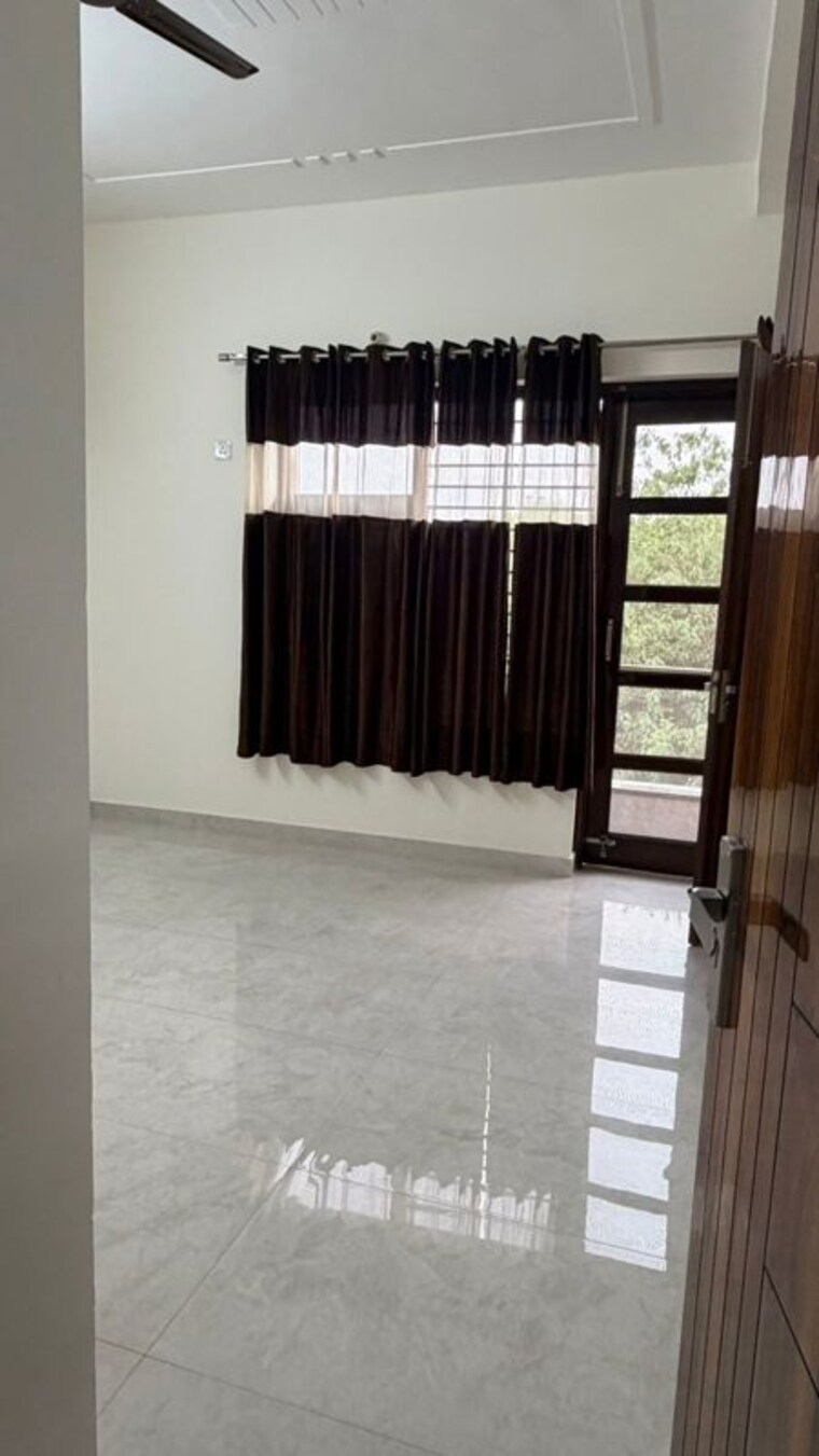Balcony, sector 64 2 Bedroom 150 Sq.Ft. Builder Floor In Sector 64 Faridabad 10552772