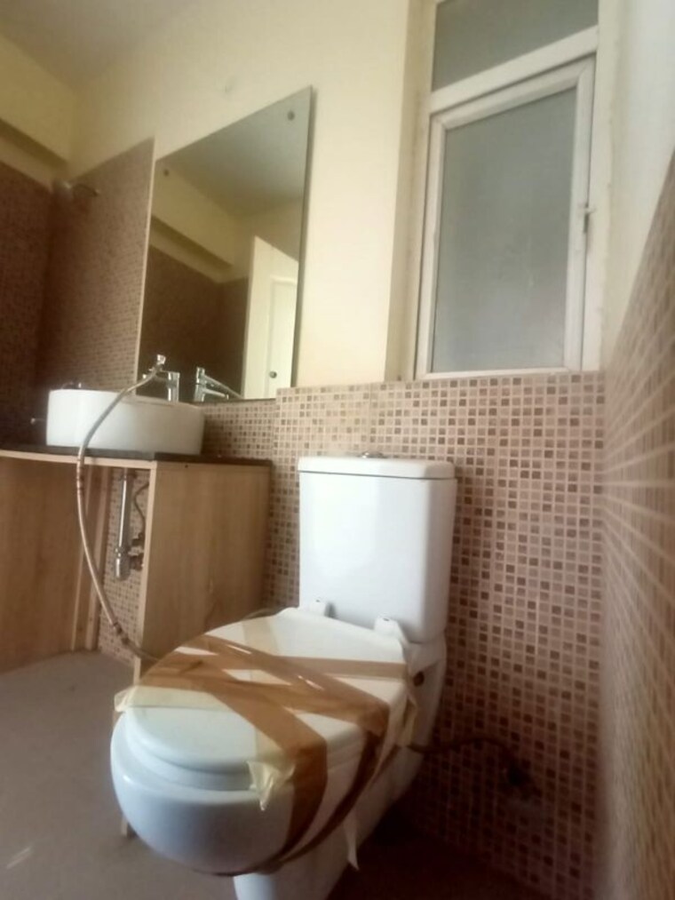 Bathroom, silverglades-the-melia 2 Bedroom 1345 Sq.Ft. Apartment In Sohna Sector 35 Gurgaon 10552755