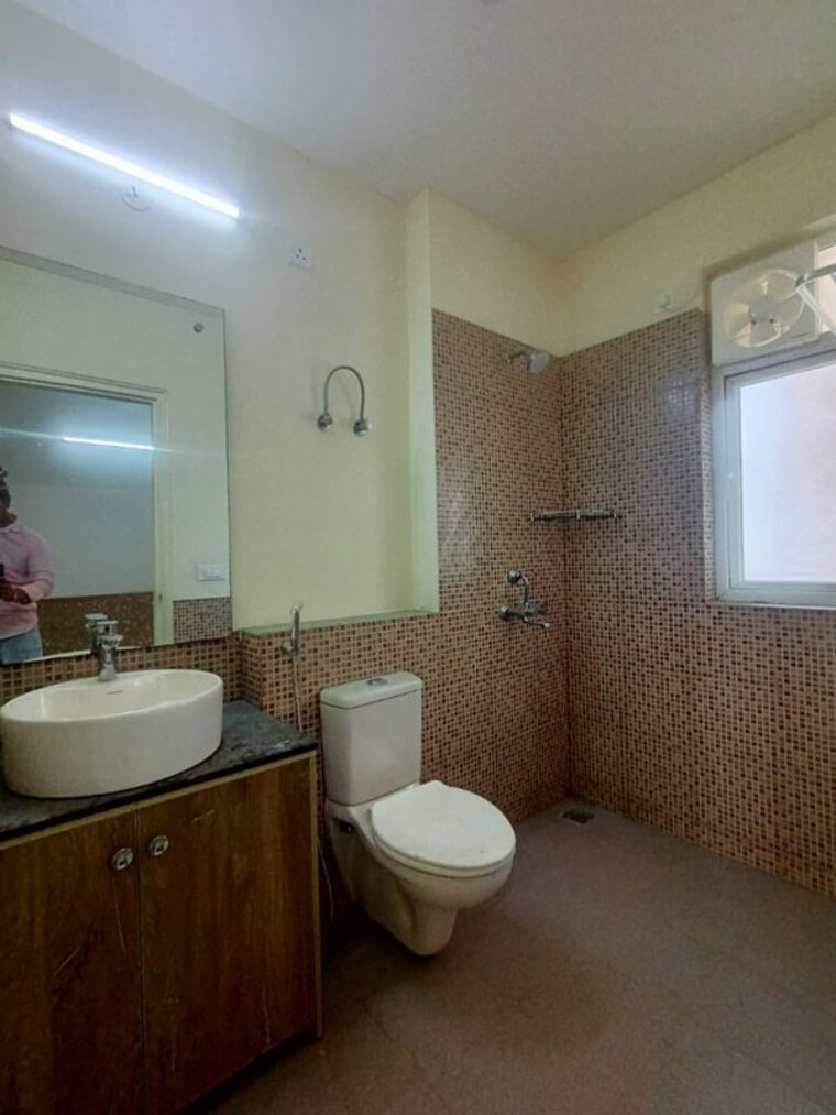 Bathroom, silverglades-the-melia 2 Bedroom 1345 Sq.Ft. Apartment In Sohna Sector 35 Gurgaon 10552755