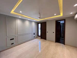 Room in 3 BHK Builder Floor at Panchsheel Enclave – for Rent
