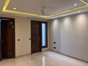 Room in 3 BHK Builder Floor at Panchsheel Enclave – for Rent
