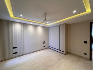 Room in 3 BHK Builder Floor at Panchsheel Enclave – for Rent