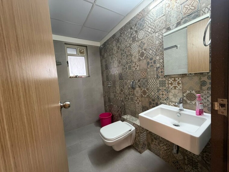 Bathroom, satkar-citta-giardino 3.5 Bedroom 2200 Sq.Ft. Apartment In Aundh Pune 10552826