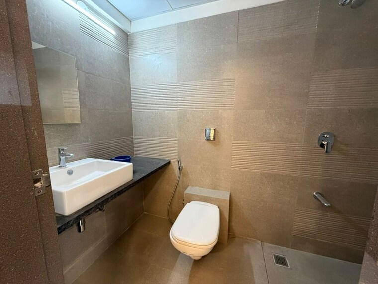 Bathroom, satkar-citta-giardino 3.5 Bedroom 2200 Sq.Ft. Apartment In Aundh Pune 10552826