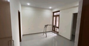 Room in 3 BHK Apartment at Omicron I Greater Noida – for Rent
