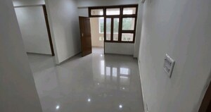 Room in 3 BHK Apartment at Omicron I Greater Noida – for Rent