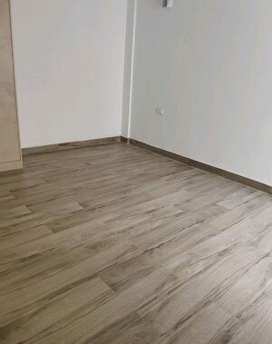 Room in 2 BHK Apartment at Chi V Greater Noida – for Rent