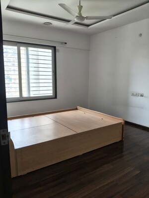 Room in 4 BHK Apartment at Kirti Crest Avenue, Baner – for Rent