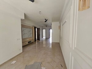 Building Lobby in 3.5 BHK Apartment at Smart World Orchard, Sector 61 – for Rent