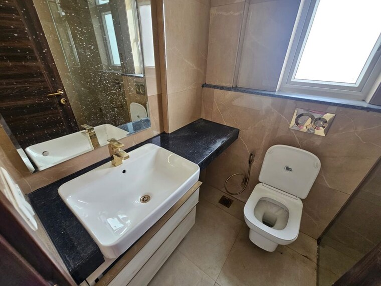 Bathroom, smart-world-orchard 3.5 Bedroom 1680 Sq.Ft. Apartment In Sector 61 Gurgaon 10552886