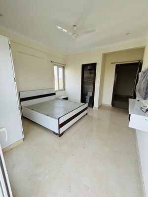 Room in 1 BHK Builder Floor at Sector 40 – for Rent