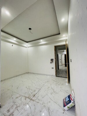 Room in 2 BHK Builder Floor at Sector 73 – for Sale