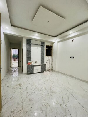 Room in 2 BHK Builder Floor at Sector 73 – for Sale