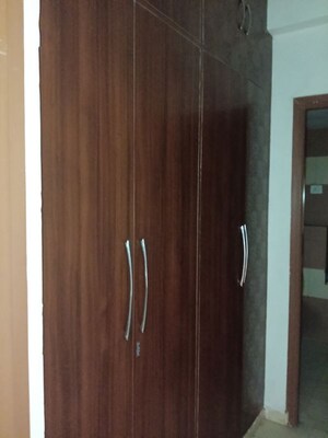 Room in 3 BHK Apartment at Sector 16c Greater Noida – for Rent