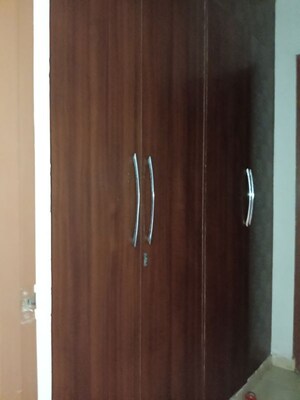 Room in 3 BHK Apartment at Sector 16c Greater Noida – for Rent