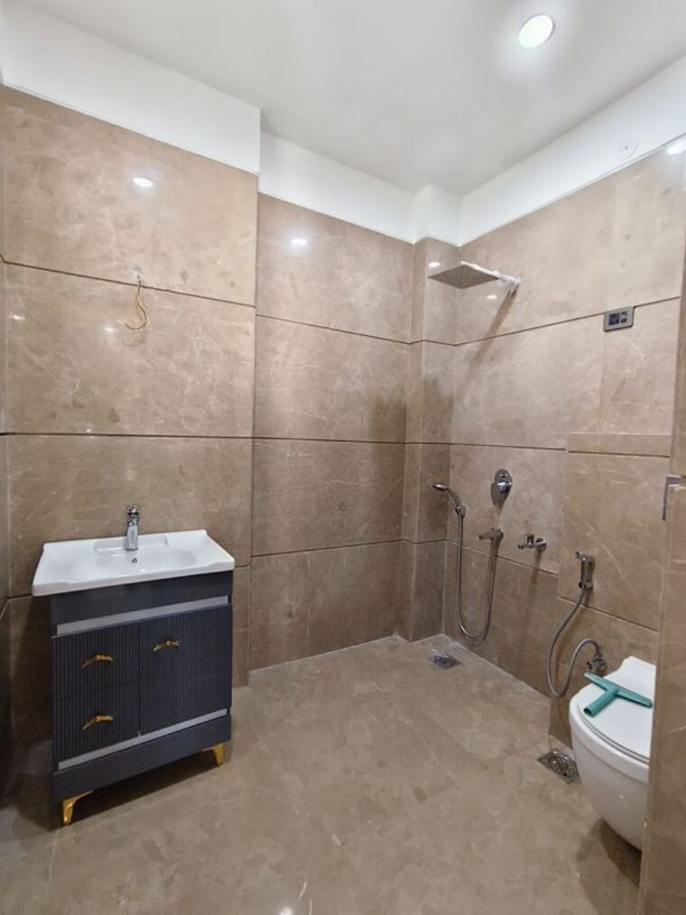 Bathroom, sector 100 2 Bedroom 1500 Sq.Ft. Independent House In Sector 100 Noida 10552924