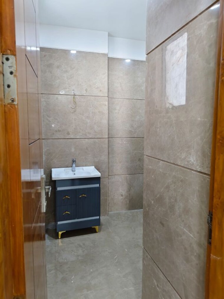 Bathroom, sector 100 2 Bedroom 1500 Sq.Ft. Independent House In Sector 100 Noida 10552924