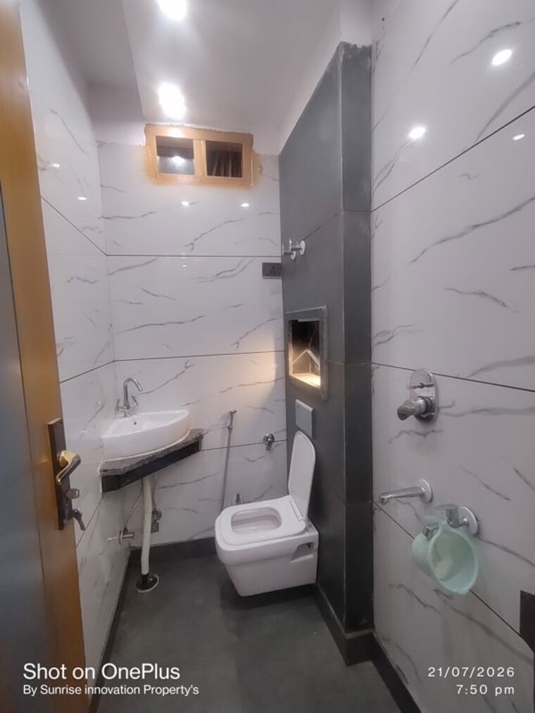 Bathroom, nawada 2 Bedroom 65 Sq.Yd. Builder Floor In Nawada Delhi 10552928