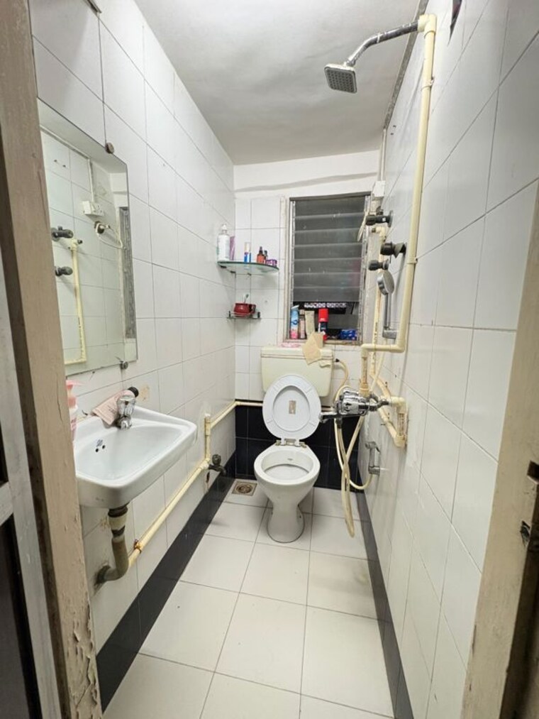 Washroom, tarapore-gardens 2 Bedroom 950 Sq.Ft. Apartment In Andheri West Mumbai 10552956