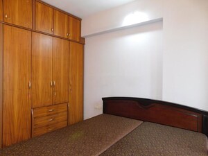 Room in 2 BHK Apartment at Hiranandani Meadows, Manpada – for Sale