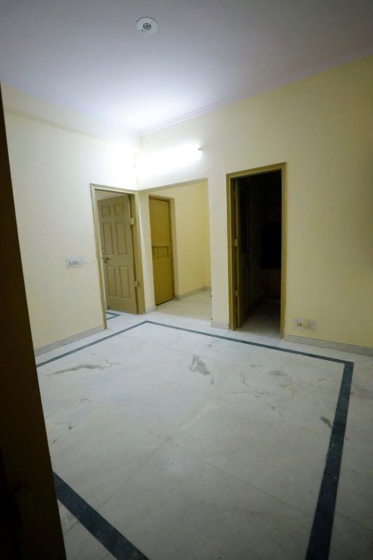 Room, phi iii greater noida 6+ Bedroom 200 Sq.Mt. Independent House In Phi Iii Greater Noida Greater Noida 10552972
