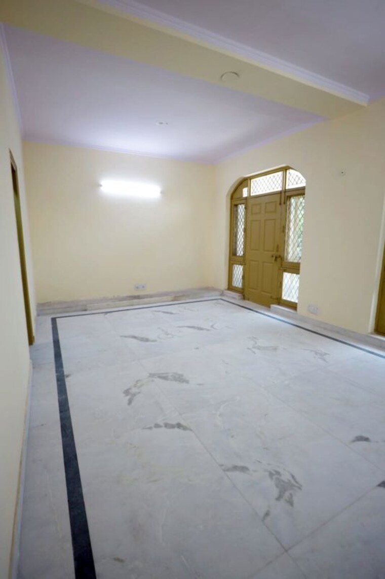 Room, phi iii greater noida 6+ Bedroom 200 Sq.Mt. Independent House In Phi Iii Greater Noida Greater Noida 10552972