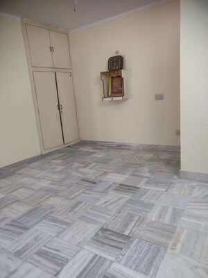 Room in 2 BHK Builder Floor at Shastri Nagar – for Rent