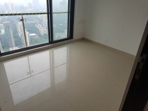 Room in 1.5 BHK Apartment at Kalpataru Elitus, Mulund West – for Rent