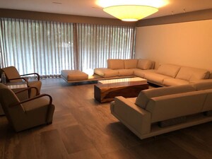 Living Room in 4 BHK Apartment at Oberoi Crest, Khar West – for Rent