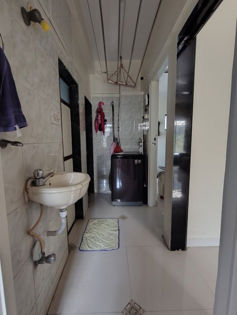 Bathroom, flora-point 1 Bedroom 468 Sq.Ft. Apartment In Mulund West Mumbai 10553135