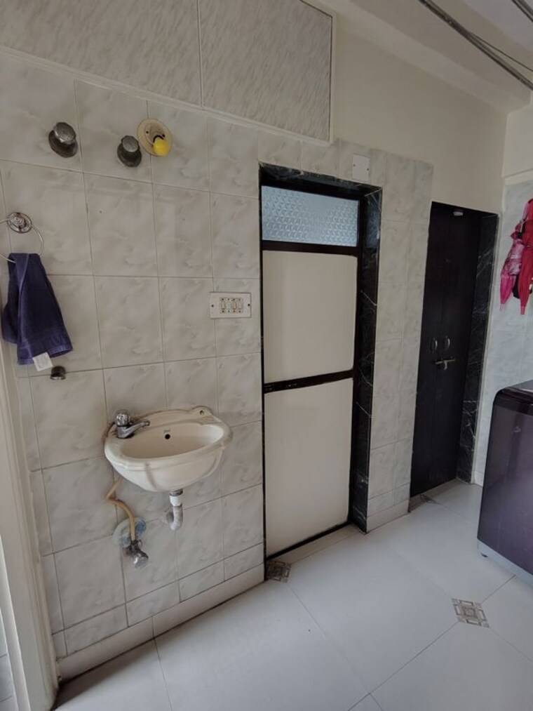 Bathroom, flora-point 1 Bedroom 468 Sq.Ft. Apartment In Mulund West Mumbai 10553135