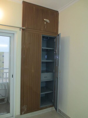 Furnished Amenities in 4 BHK Apartment at Ahinsa Khand 2 – for Rent