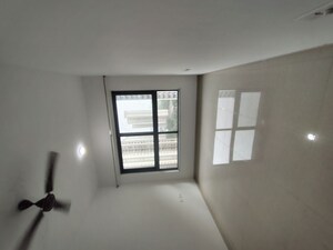 Room in 2 BHK Apartment at Kalpataru Immensa C, Kolshet Road – for Sale