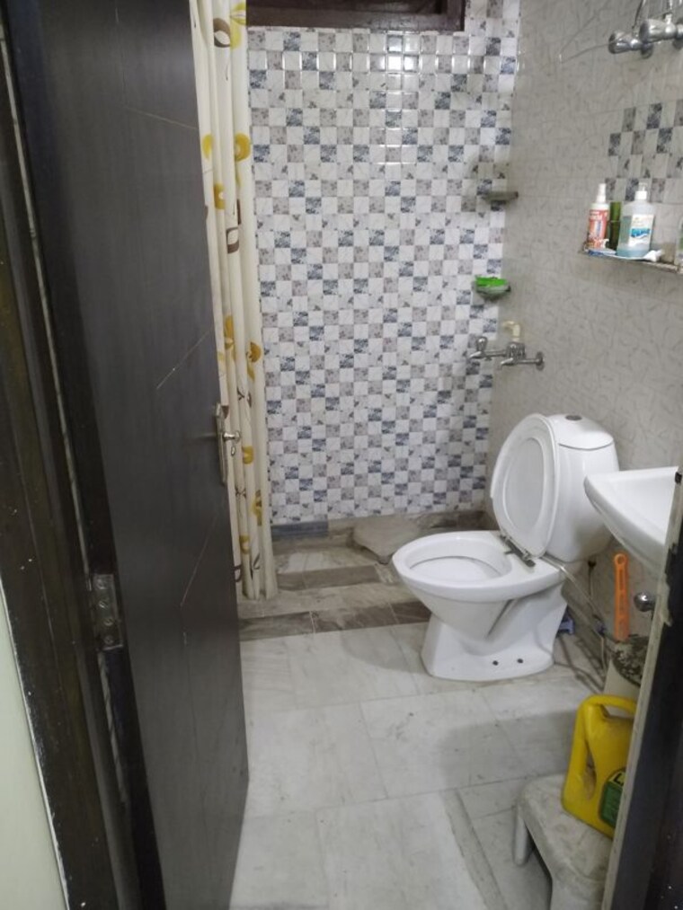 Bathroom, lajpat nagar 4 1 RK 344 Sq.Ft. Builder Floor In Lajpat Nagar 4 Delhi 10553126
