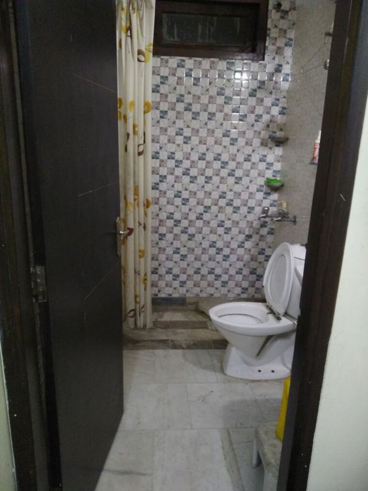 Bathroom, lajpat nagar 4 1 RK 344 Sq.Ft. Builder Floor In Lajpat Nagar 4 Delhi 10553126