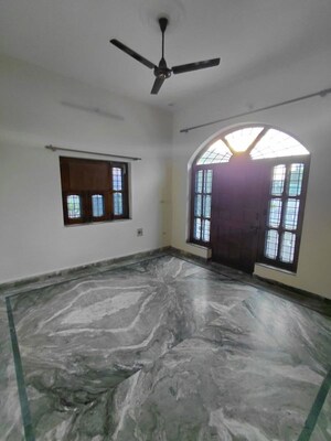 Room in 4 BHK Independent House at Niranjanpur – for Rent