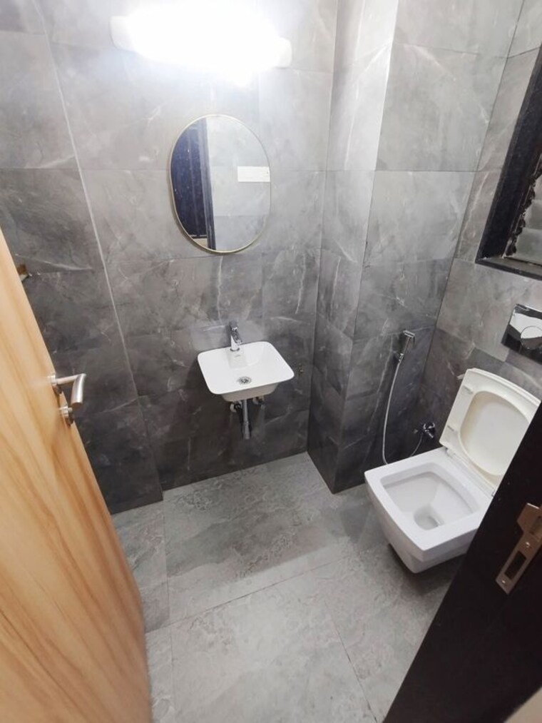 Bathroom, pratham-arc-aura 2 Bedroom 645 Sq.Ft. Apartment In Andheri West Mumbai 10553276