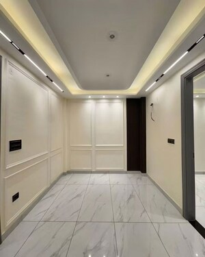 Building Lobby in 4 BHK Builder Floor at Uttam Nagar – for Sale