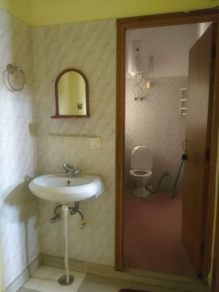 Bathroom, vasant vihar 2 Bedroom 1550 Sq.Ft. Builder Floor In Vasant Vihar Dehradun 10553295