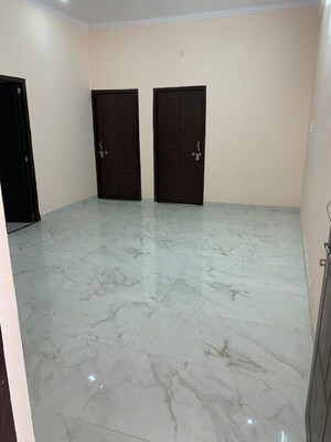 Room in 2 BHK Builder Floor at Kamta – for Rent
