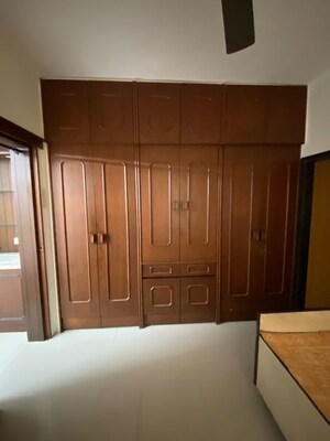 Room in 2.5 BHK Apartment at Sapphire Heights, Kandivali East – for Sale