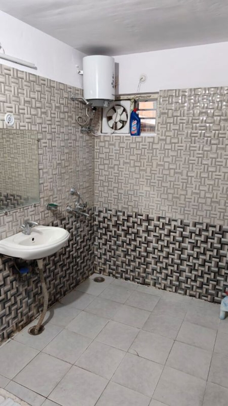Bathroom, lda-parijaat-apartments 3.5 Bedroom 1800 Sq.Ft. Apartment In Faizabad Road Lucknow 10553336