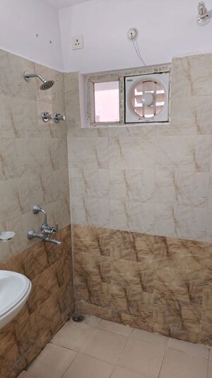Bathroom in 3.5 BHK Apartment at LDA Parijaat Apartments, Faizabad Road – for Rent